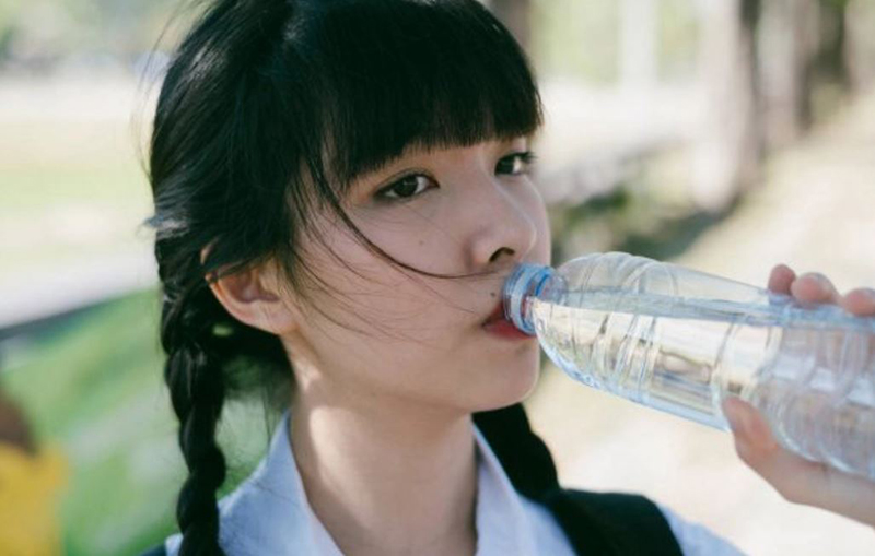 Không phải lúc nào uống nhiều nước cũng có lợi cho cơ thể