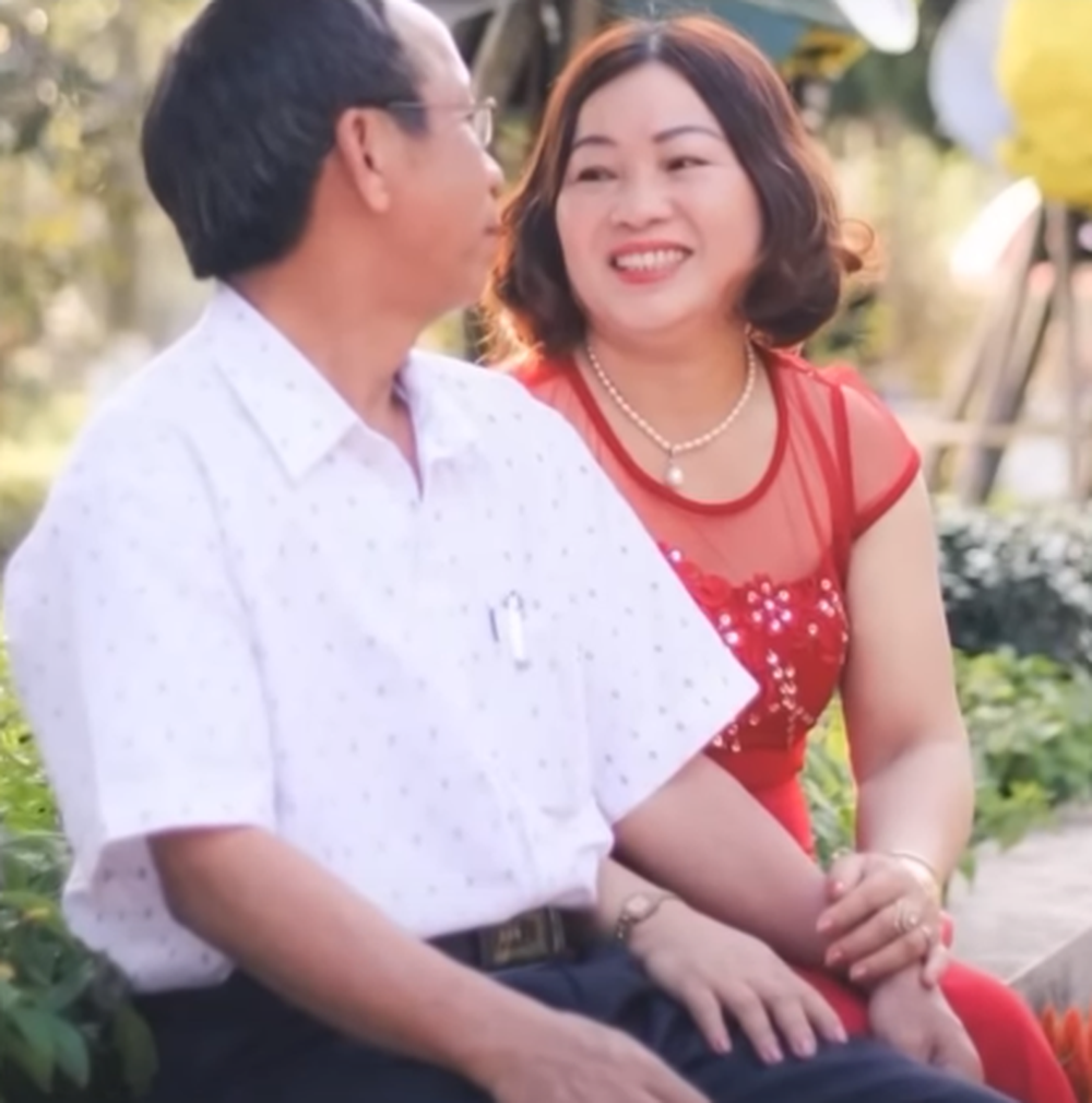 Bà Oanh và chồng trải qua nhiều biến cố, thăng trầm vẫn hạnh phúc sau 31 năm