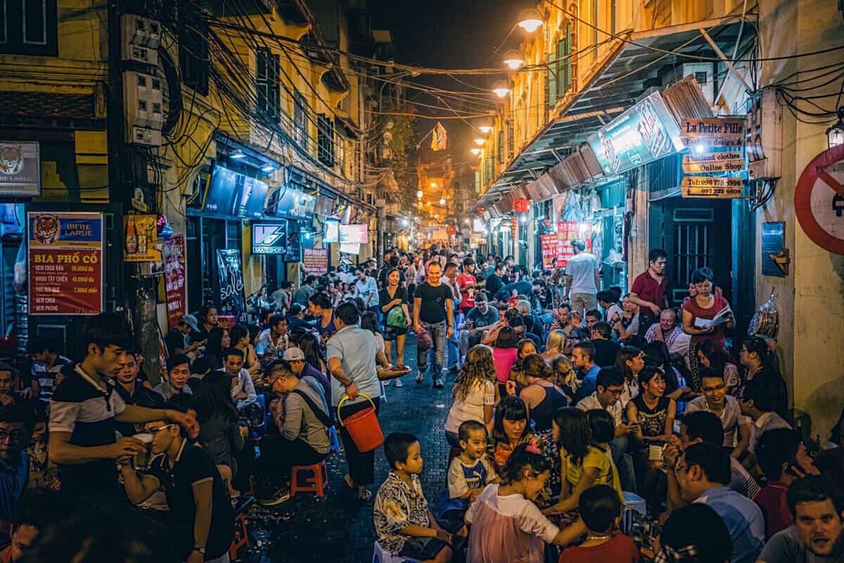 Một nơi tụ tập ăn uống ở phố Tạ Hiện luôn sầm uất vào mỗi buổi tối