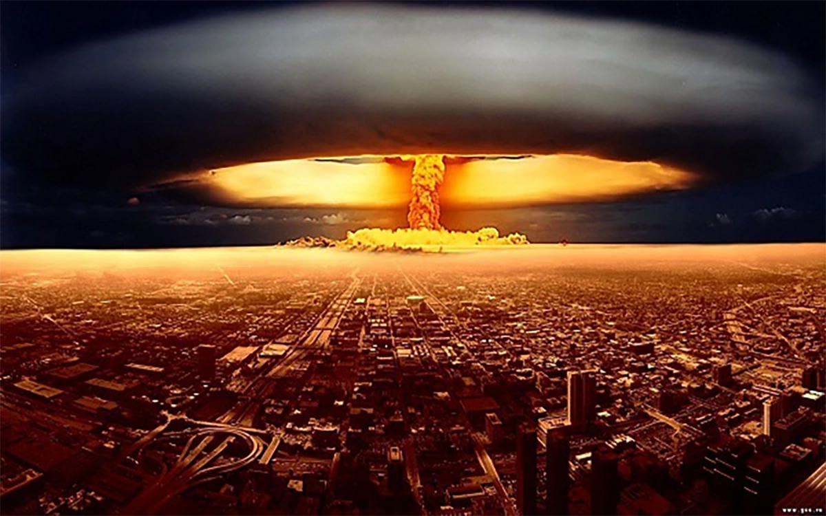 Einstein lo sợ rằng với sự ra đời của vũ khí hạt nhân, bom nguyên tử sẽ khiến Trái Đất diệt vong