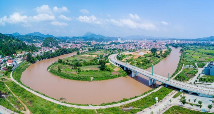 Sông Kỳ Cùng nằm ở tỉnh Lạng Sơn có hướng chảy ngược lên Trung Quốc