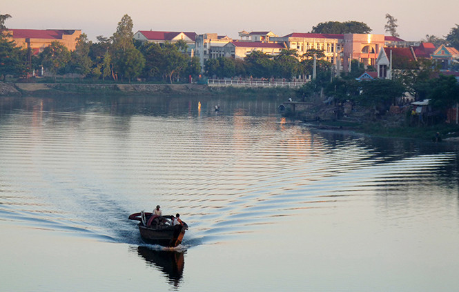 Sông Kiến Giang chảy qua Lệ Thủy, là quê hương của Đại tướng Võ Nguyên Giáp