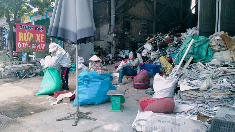 Ở Việt Nam, nhiều người giàu lên nhờ buôn bán phế liệu