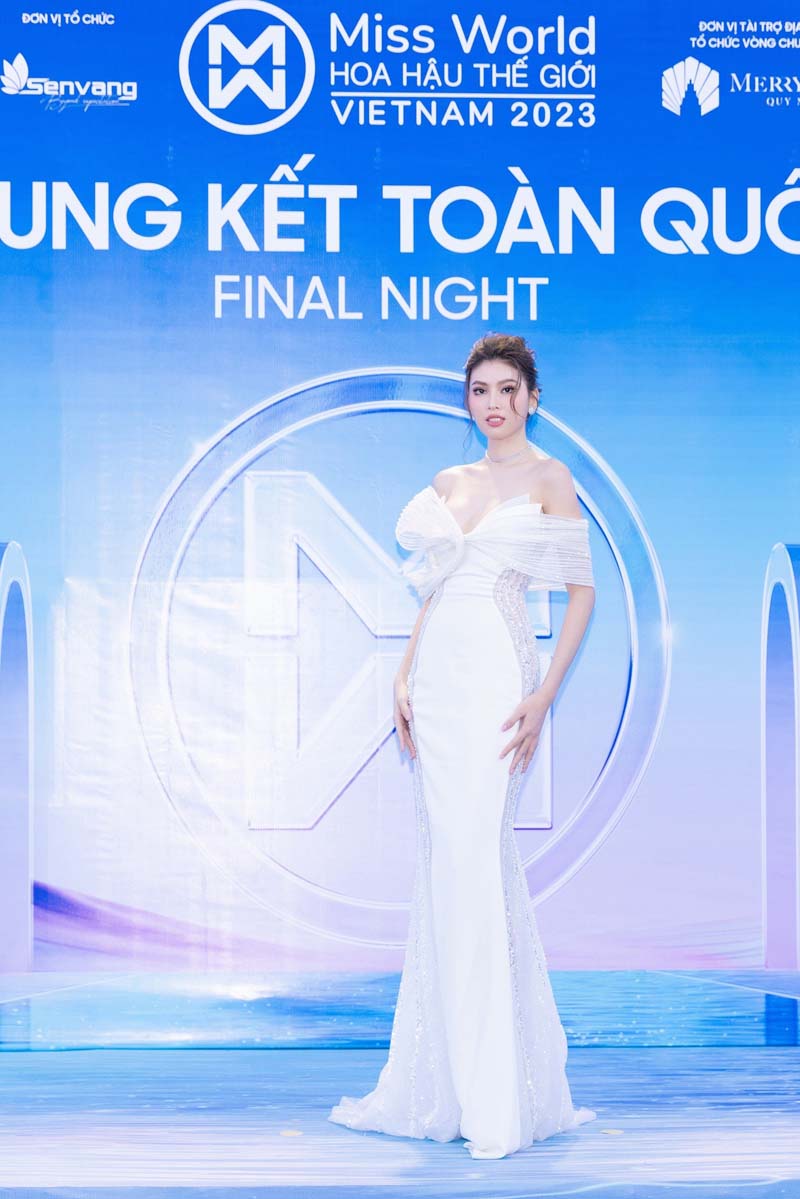Thảm đỏ Miss World Vietnam: Bảo Ngọc gây chú ý với vương miện hậu ồn ào, Thùy Tiên chiếm trọn 'spotlight' - ảnh 9