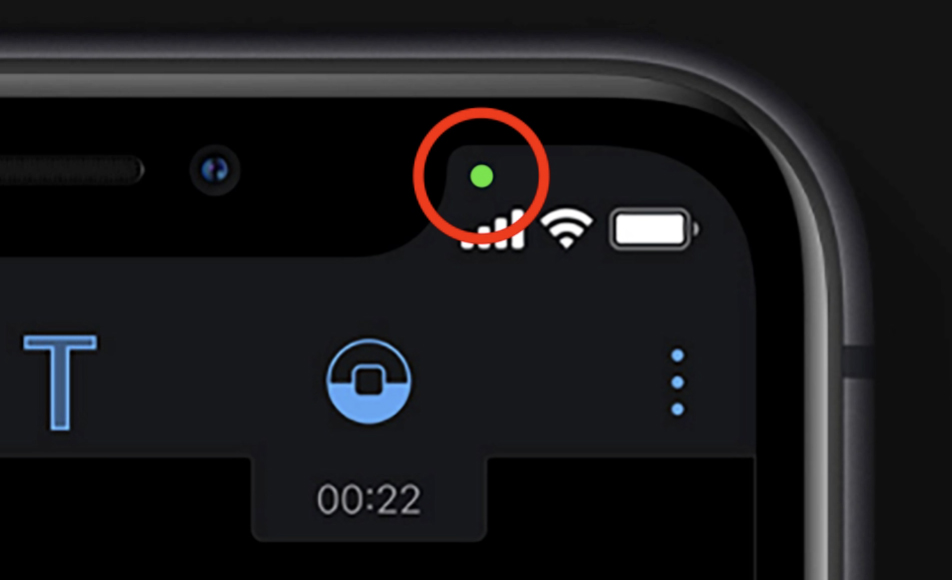 Chấm màu xanh trên điện thoại báo hiệu có ứng dụng sử dụng chức năng camera