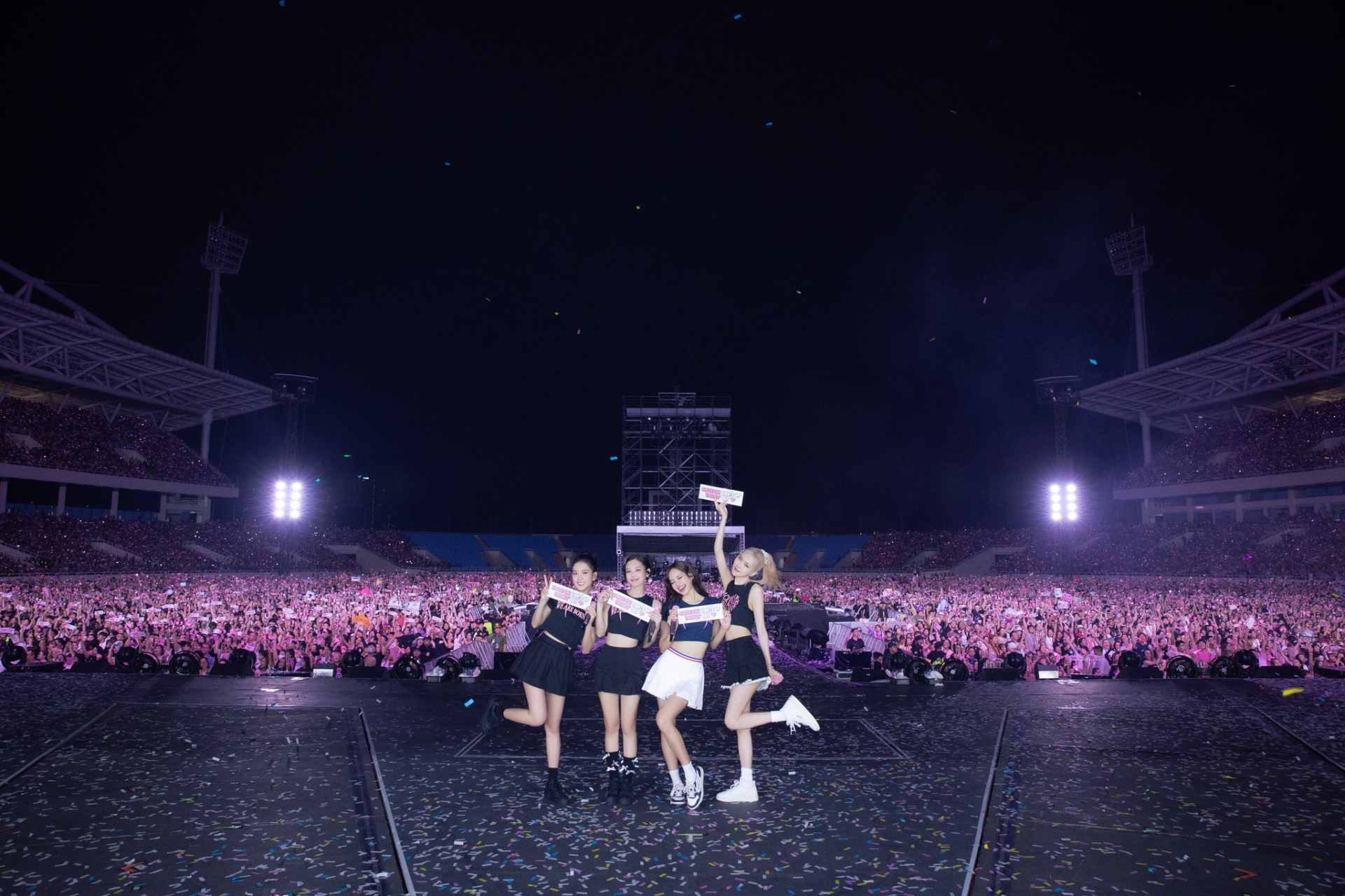 2 đêm diễn của BLACKPINK ở Hà Nội thu hút khoảng 67.000 khán giả tham dự