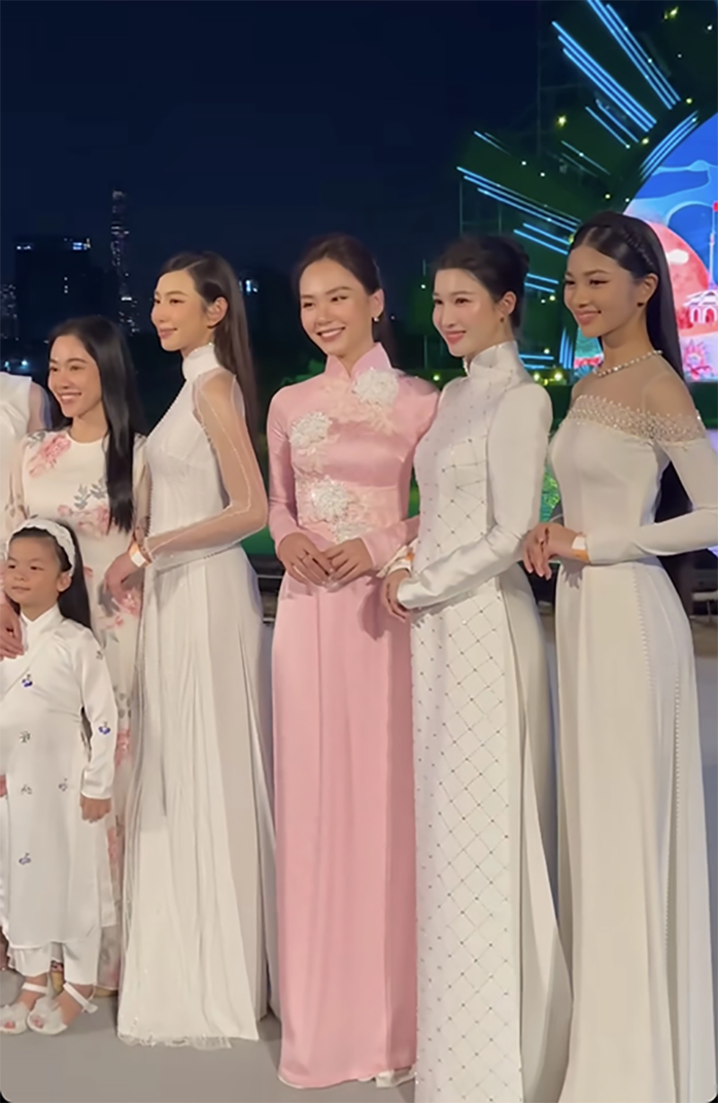 Á hậu 2 Minh Kiên (ngoài cùng bên phải) là người duy nhất của top 3 Miss World Vietnam 2023 đi dự sự kiện gần đây