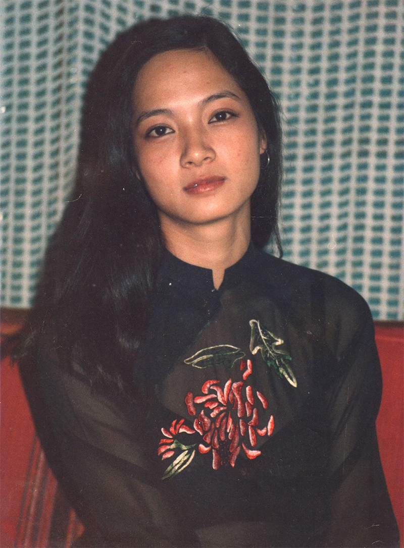 Lê Khanh dành suốt tuổi trẻ để cống hiến cho nghệ thuật, trở thành diễn viên kịch trẻ tuổi được nhận danh hiệu NSND cao quý
