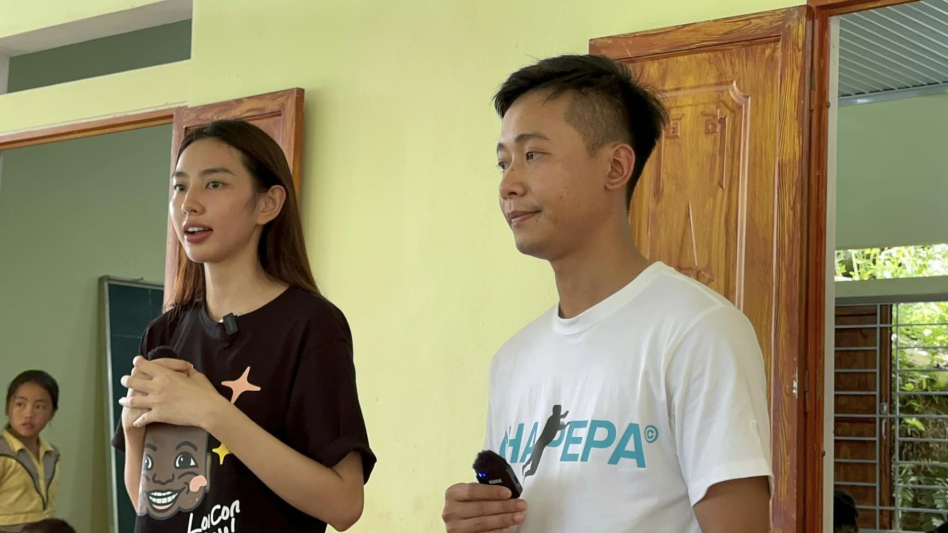 Hình ảnh Thùy Tiên và Quang Linh trong buổi thiện nguyện ở Hà Giang gần đây