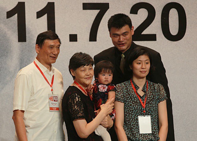 Gia đình khổng lồ của Yao Ming và Ye Li