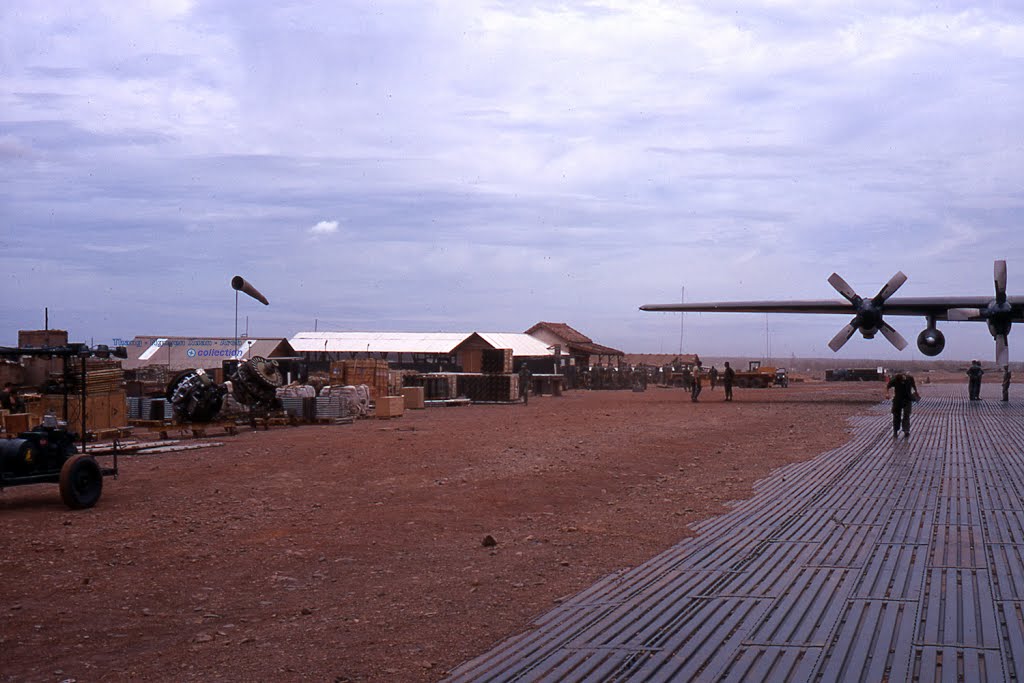 Sân bay được trang bị như một căn cứ trọng điểm của Mỹ ở chiến trường Khe Sanh - Tà Cơn