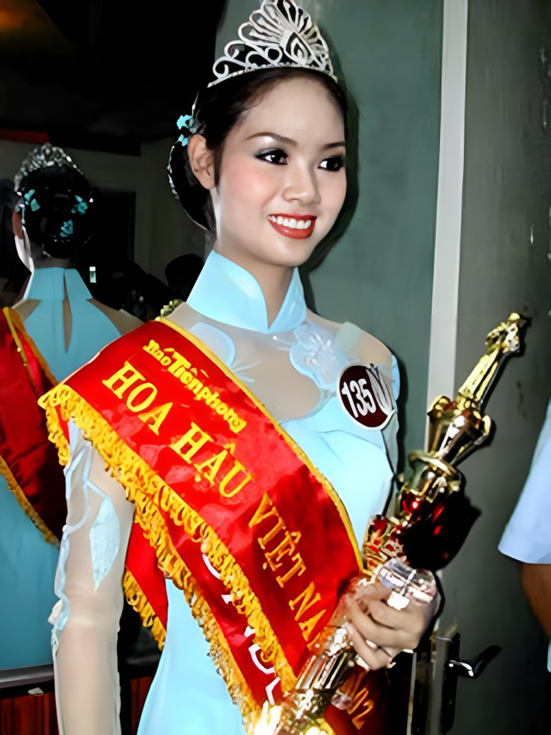 Mai Phương đăng quang Hoa hậu Việt Nam 2002