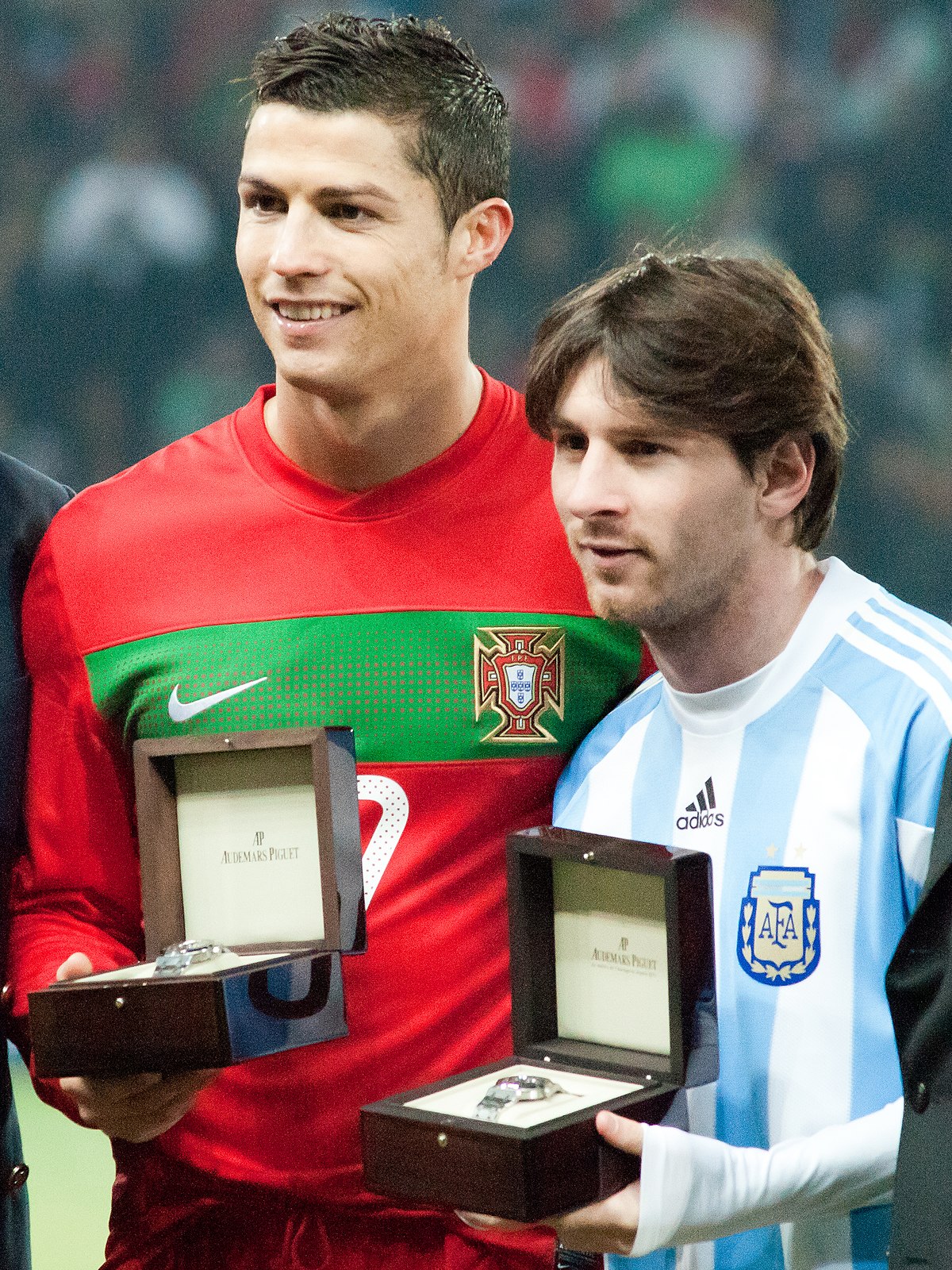 Từ những ngày đầu, Ronaldo và Messi đã được xem là kỳ phùng địch thủ của nhau