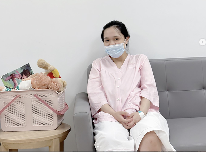 Quỳnh Anh khoe ảnh đi sinh em bé ở bệnh viện