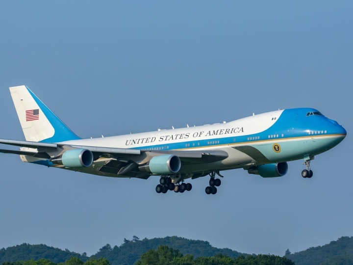 Chiếc chuyên cơ chở Tổng thống Mỹ được mệnh danh là 'phủ Tổng thống' trên không