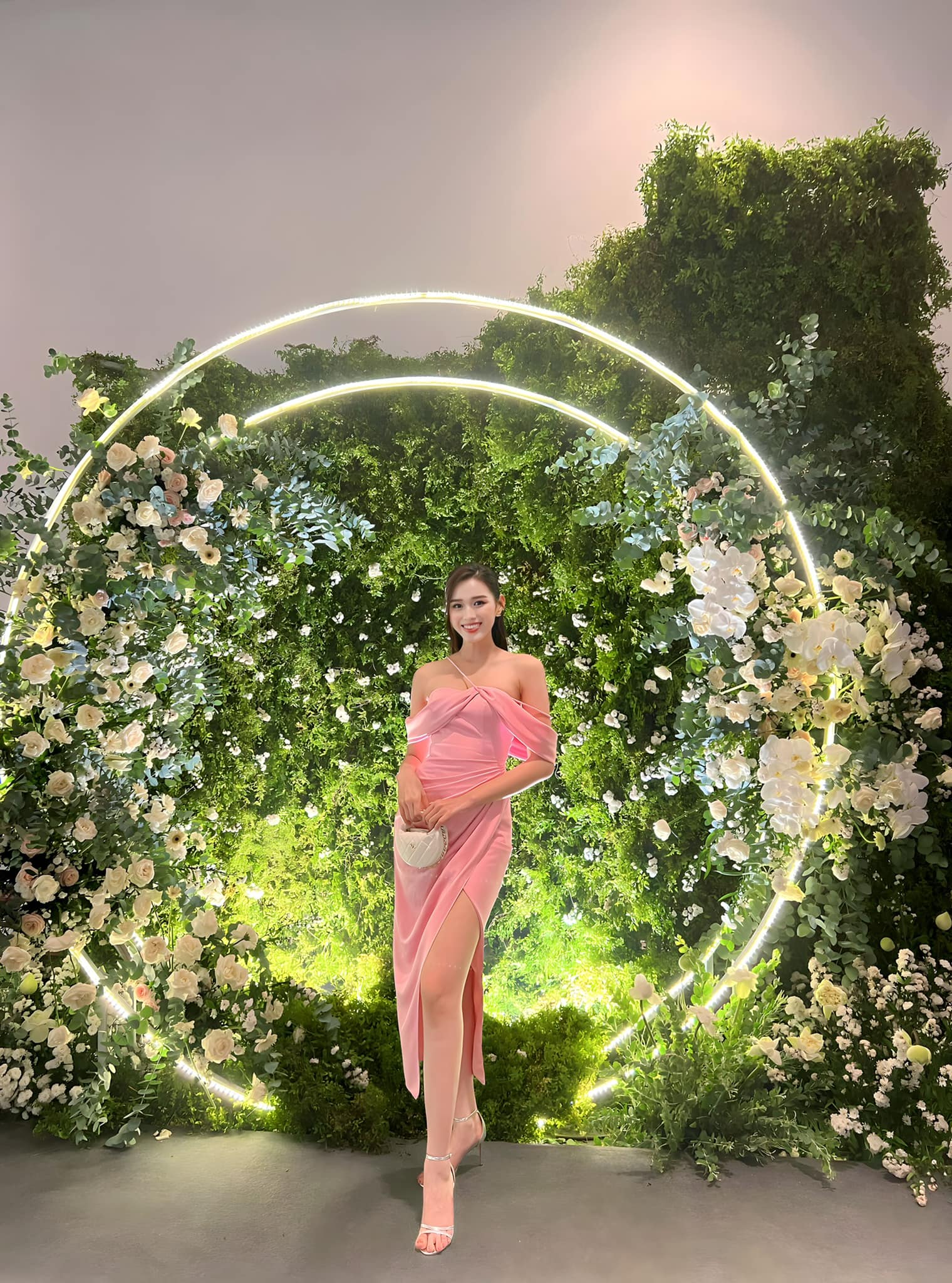 Hoa hậu Đỗ Thị Hà tại đám cưới của Á hậu Phương Anh