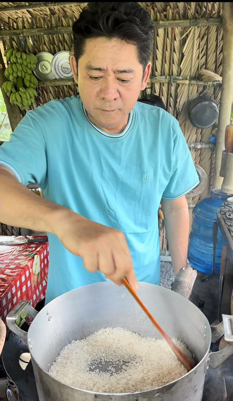 Tài tử Việt đình đám về quê cất chòi lá trong nhà vườn 6.000 m2, quay clip nấu ăn bình dị mỗi ngày - ảnh 4