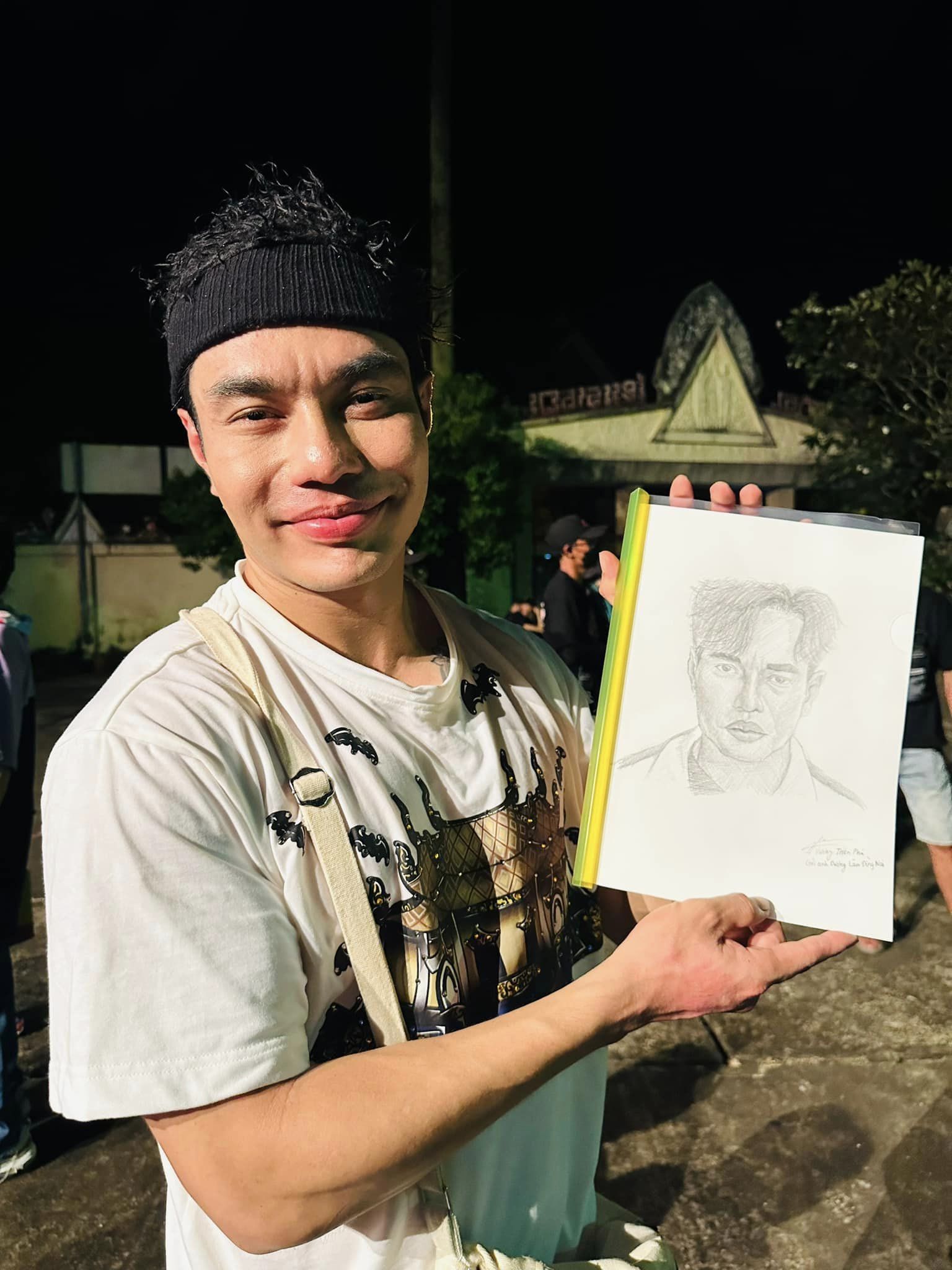 Lê Dương Bảo Lâm nổi tiếng là nam nghệ sĩ thân thiện, hòa đồng