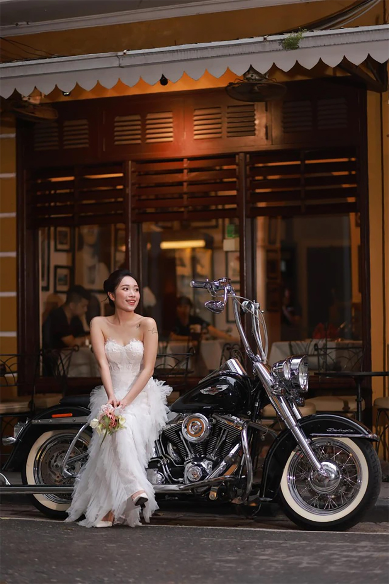 Độc lạ đoàn rước dâu hoành tráng bằng mô tô ở Hà Nội, danh tính cô dâu chú rể khiến ai cũng hú hồn - ảnh 4