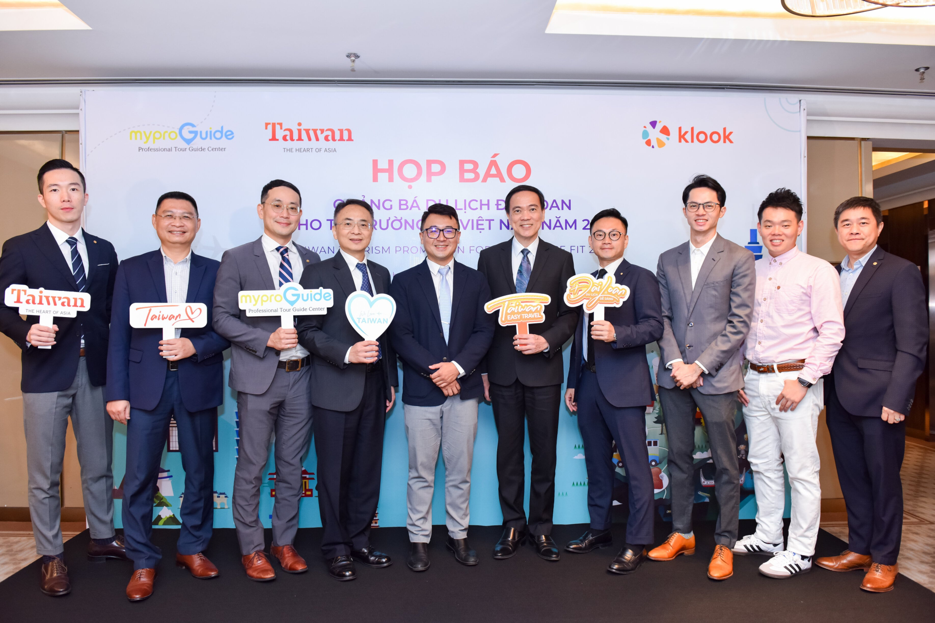 Đôi bạn thân Thùy Anh - Thái Dũng nắm tay đi 'tất tần tật' trong chiến dịch quảng bá du lịch Đài Loan - ảnh 5