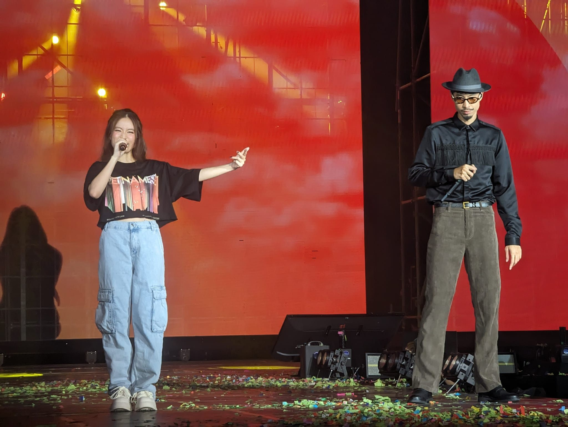 Đen Vâu xuất hiện ở cuối concert của Hoàng Thùy Linh khiến khán giả hú hét