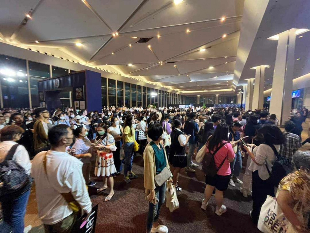 Hàng trăm khách tháo chạy khỏi TTTM Siam Paragon khi nghe thấy tiếng súng