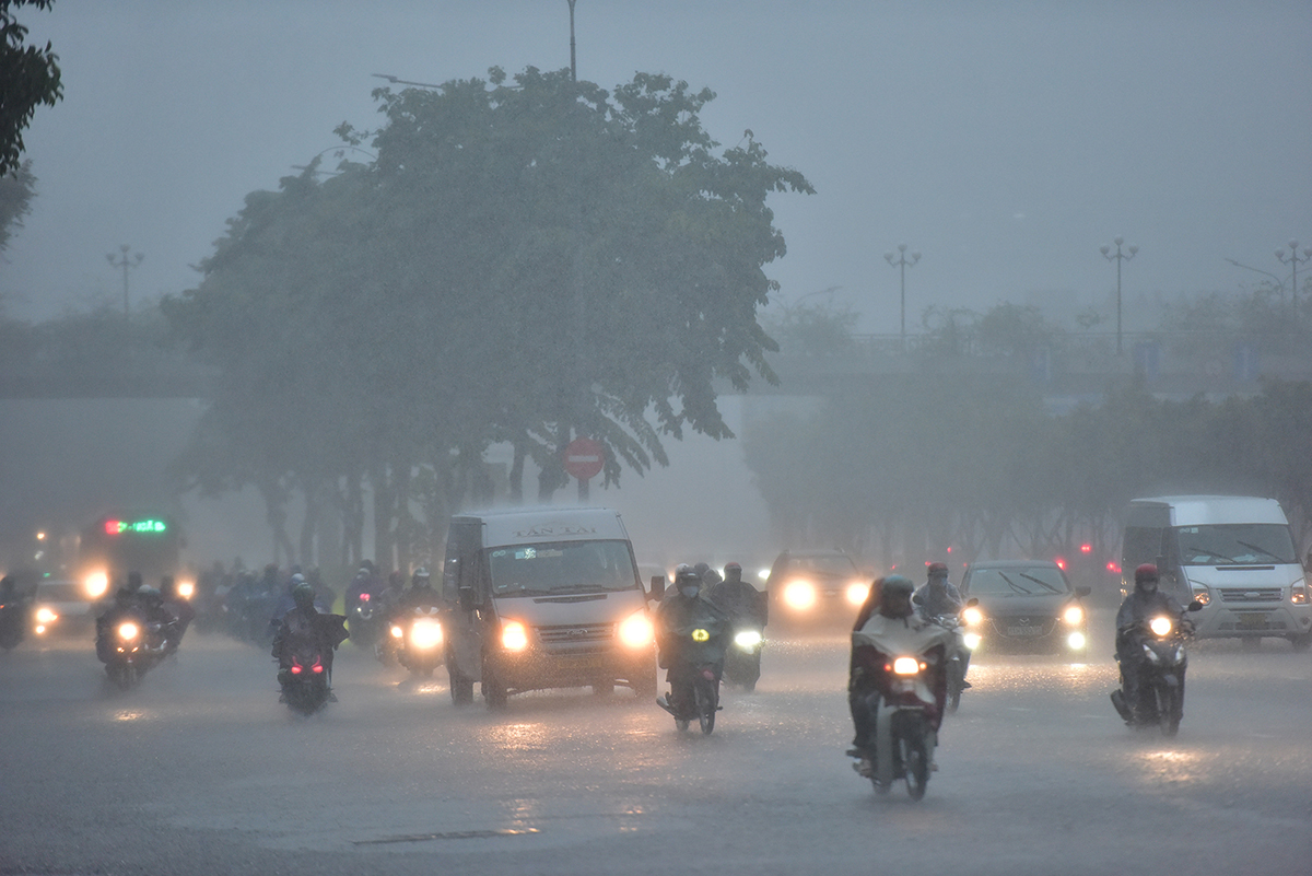 TP.HCM và các tỉnh thành Nam bộ cũng chịu ảnh hưởng của bão số 4