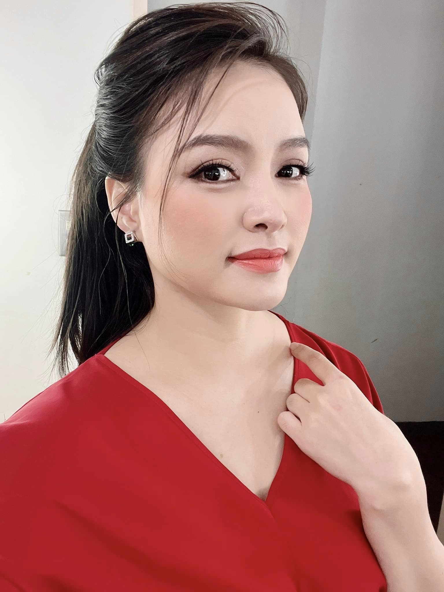 Nữ ca sĩ Đinh Trang bàng hoàng, tức giận khi phát hiện học trò cũ lập group nói xấu mình