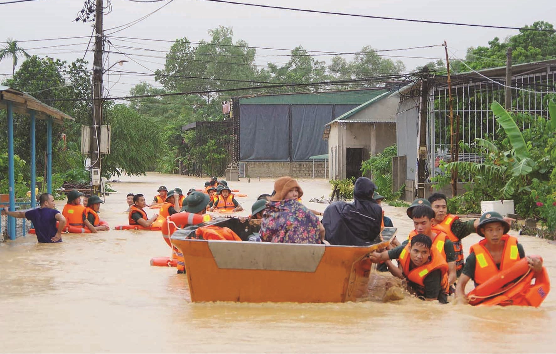 Nhiều địa phương bị ngập sâu sau mưa lũ liên tiếp