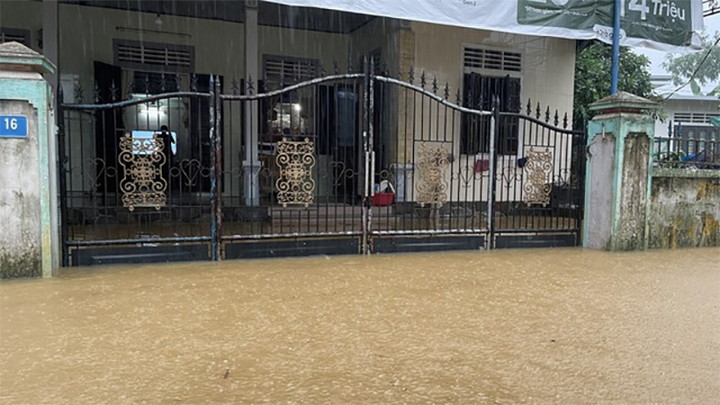 Nhiều nơi thuộc tỉnh Thừa Thiên Huế ngập nặng do mưa lớn kéo dài