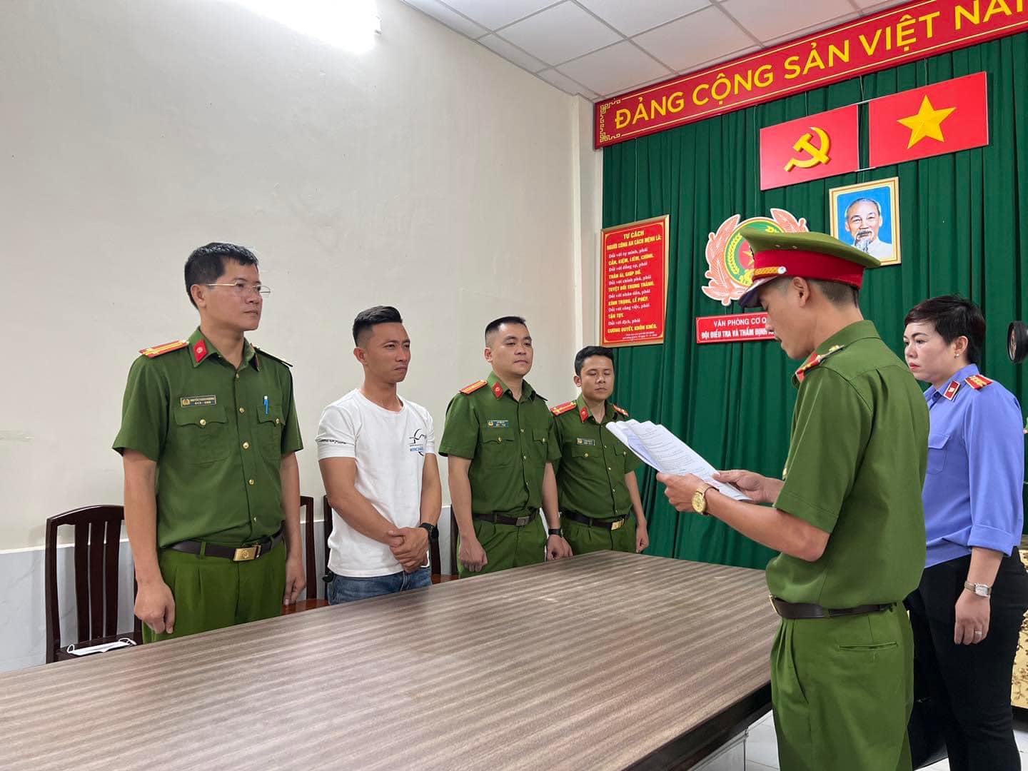 Trần Xuân Đông - thầy dạy lái moto cho Ngọc Trinh cũng bị điều tra