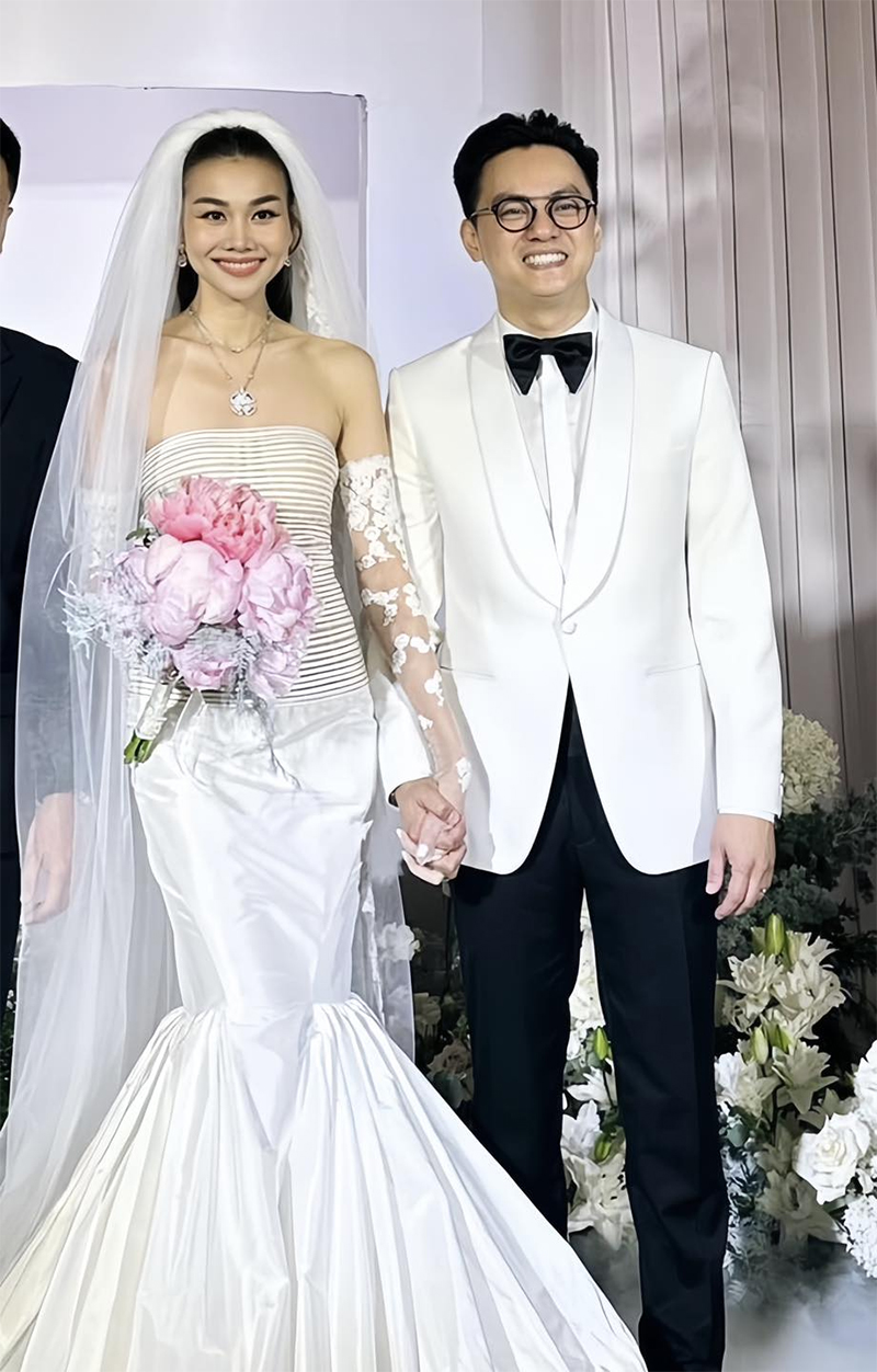 Thanh Hằng và chồng trong đám cưới tối qua