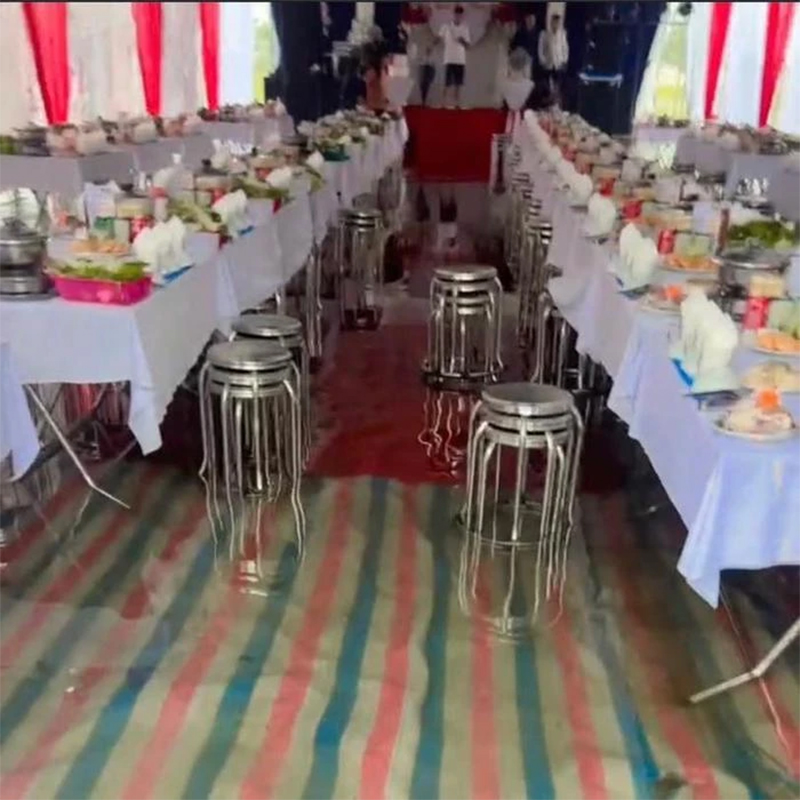 Cảnh tượng hiu hắt ở một đám cưới tại Nghệ An: Cô dâu chú rể mời khách nhưng chẳng ai đến vì một lý do! - ảnh 2