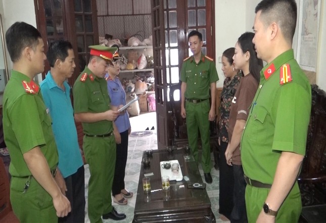 Cơ quan chức năng thuộc tỉnh Thanh Hóa đã tiến hành khởi tố bị can và lệnh khám xét với Trương Thị Liên và Nguyễn Thị Thảo