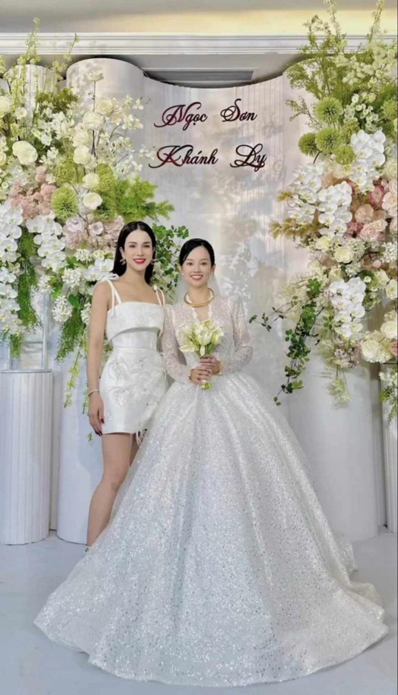 Hot girl Ly Kute kết hôn sau 8 năm làm mẹ đơn thân, 'Chị Đẹp' Diệp Lâm Anh xúc động bật khóc - ảnh 1