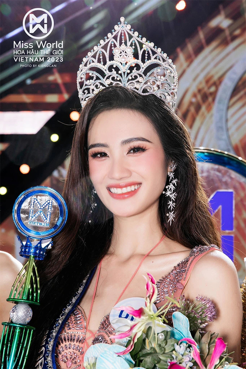 Sau khi đăng quang Miss World Vietnam 2023, Ý Nhi vấp phải nhiều lùm xùm về vấn đề vạ miệng