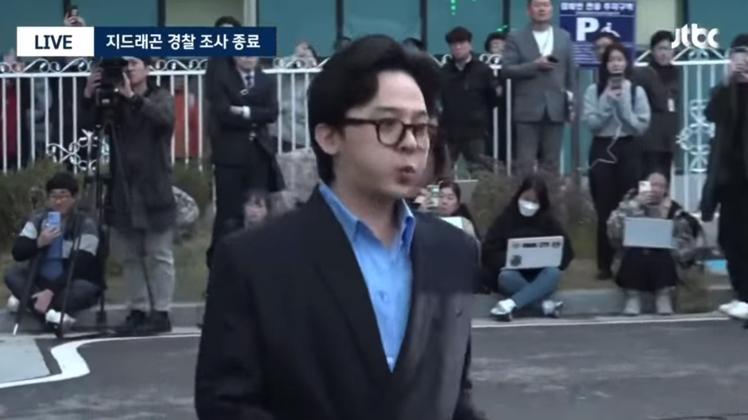 Hành động kỳ lạ của G-Dragon với phóng viên sau khi rời sở cảnh sát gây xôn xao, kết quả ban đầu đã có! - ảnh 6