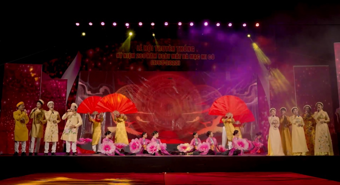 Sân khấu ca múa nhạc tưởng niệm 260 năm ngày mất của bà Mạc Mi Cô được tổ chức hoành tráng ở Hà Tiên