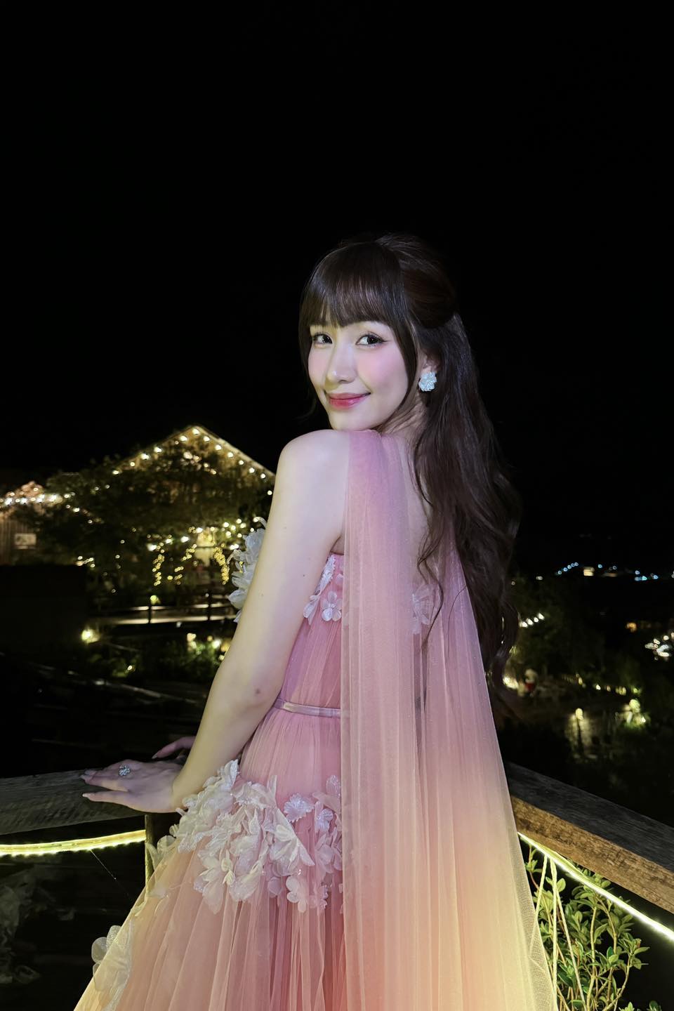 Hòa Minzy xuất hiện trong show diễn tối ngày 18/11