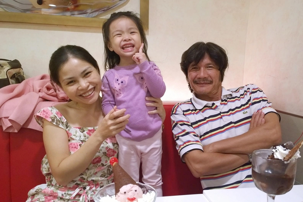 Ở tuổi ngoài 60, Công Ninh hạnh phúc với gia đình nhỏ bên vợ và con gái