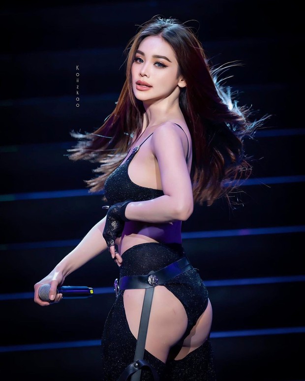 Một hoa hậu mặc đồ 'thiếu vải' nằm ườn trên sân khấu, netizen chỉ trích quá phản cảm - ảnh 4
