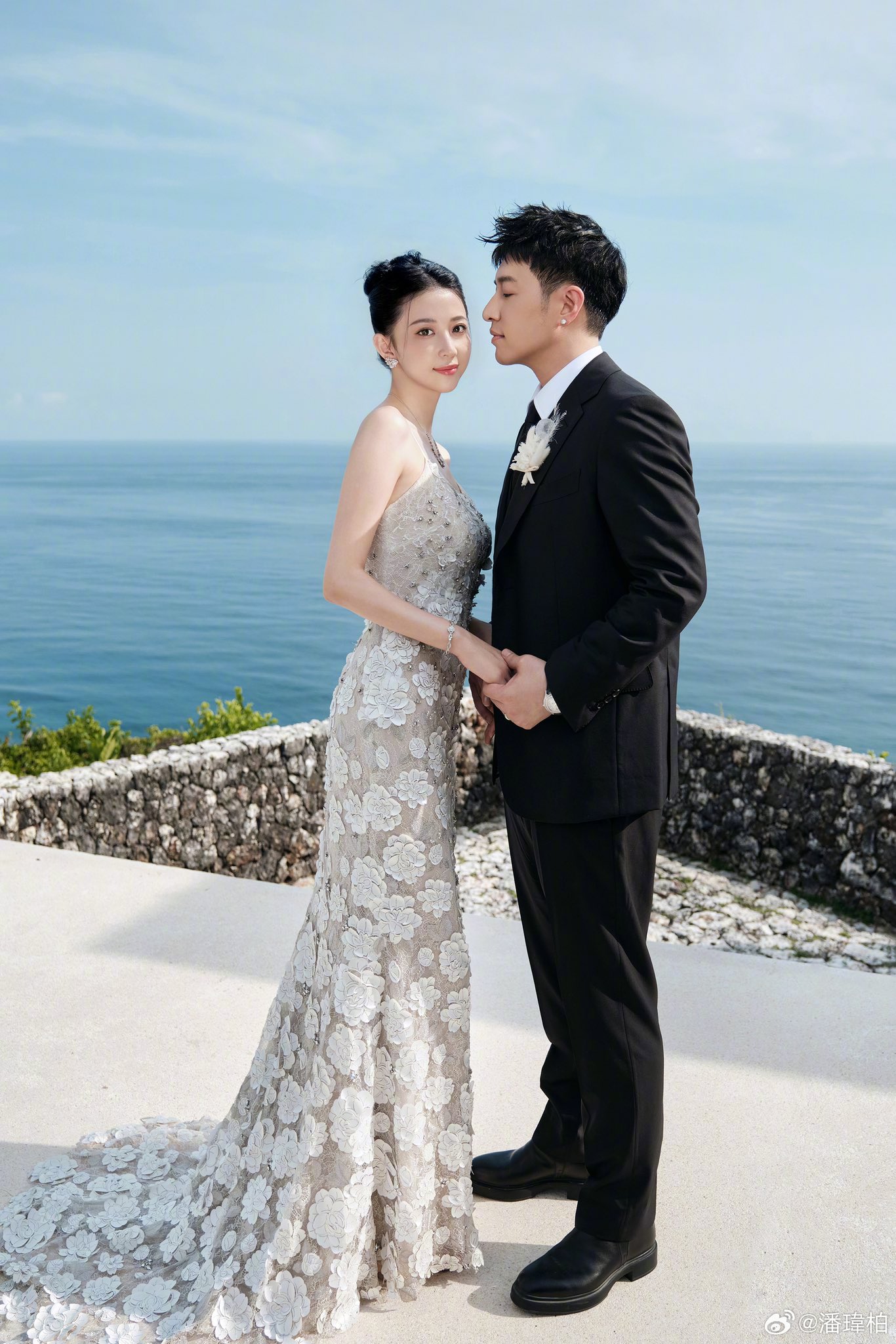 Phan Vỹ Bá khoe ảnh cưới, chính thức tổ chức tiệc kết hôn với Luna Tuyên Vân