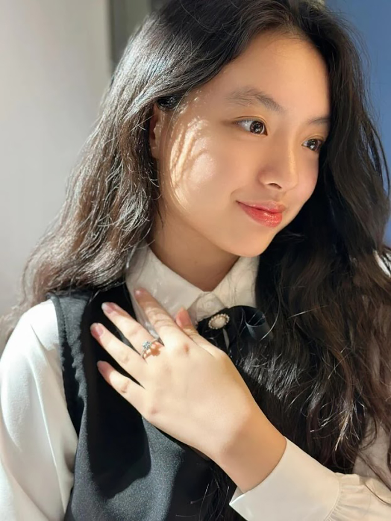 Con gái 15 tuổi của siêu mẫu Thúy Hạnh trong veo như 'tiểu Kim Tae Hee', phải siết cân để giữ dáng chuẩn chỉnh - ảnh 4
