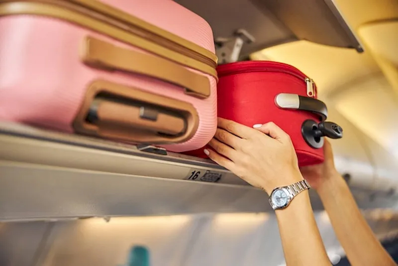 Hành lý xách tay phải có kích thước vừa đủ để vừa trong khoang hành khách