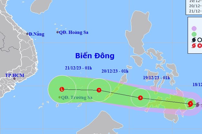 Trong những giờ tới, bão Jelawat sẽ suy yếu thành áp thấp nhiệt đới khi đi vào biển Đông