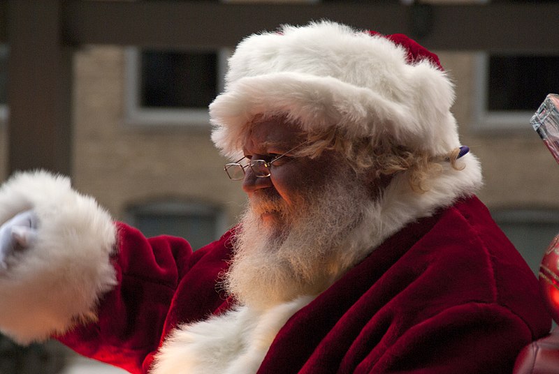 Nhiều người cho rằng ông già Noel có nguồn gốc từ Thánh Nicholas chuyên mang niềm vui đến mọi người