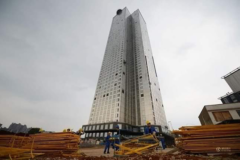 Trong vòng 19 ngày, tòa nhà cao 57 tầng đã được hoàn thành