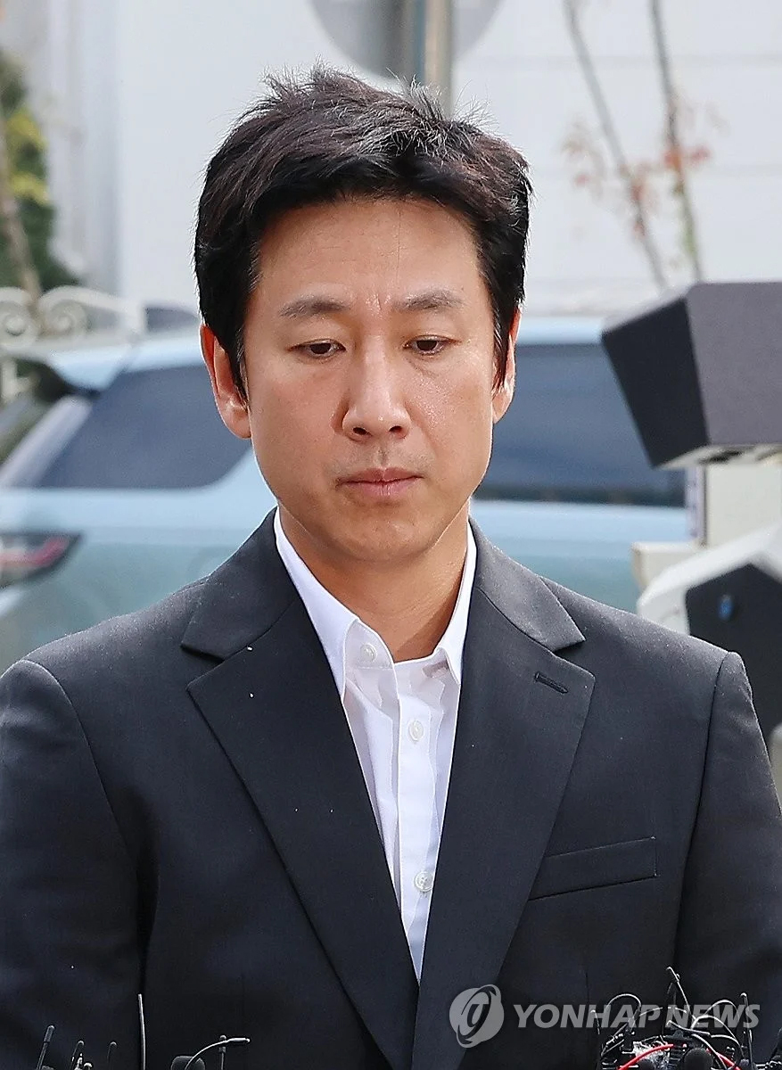 Nghi vấn ban đầu là Lee Sun Kyun tự tử sau loạt cáo buộc liên quan đến sử dụng ma túy