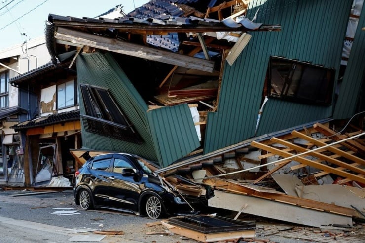 Động đất nghiêm trọng khiến hàng ngàn căn nhà và công trình công cộng hư hại nặng nề