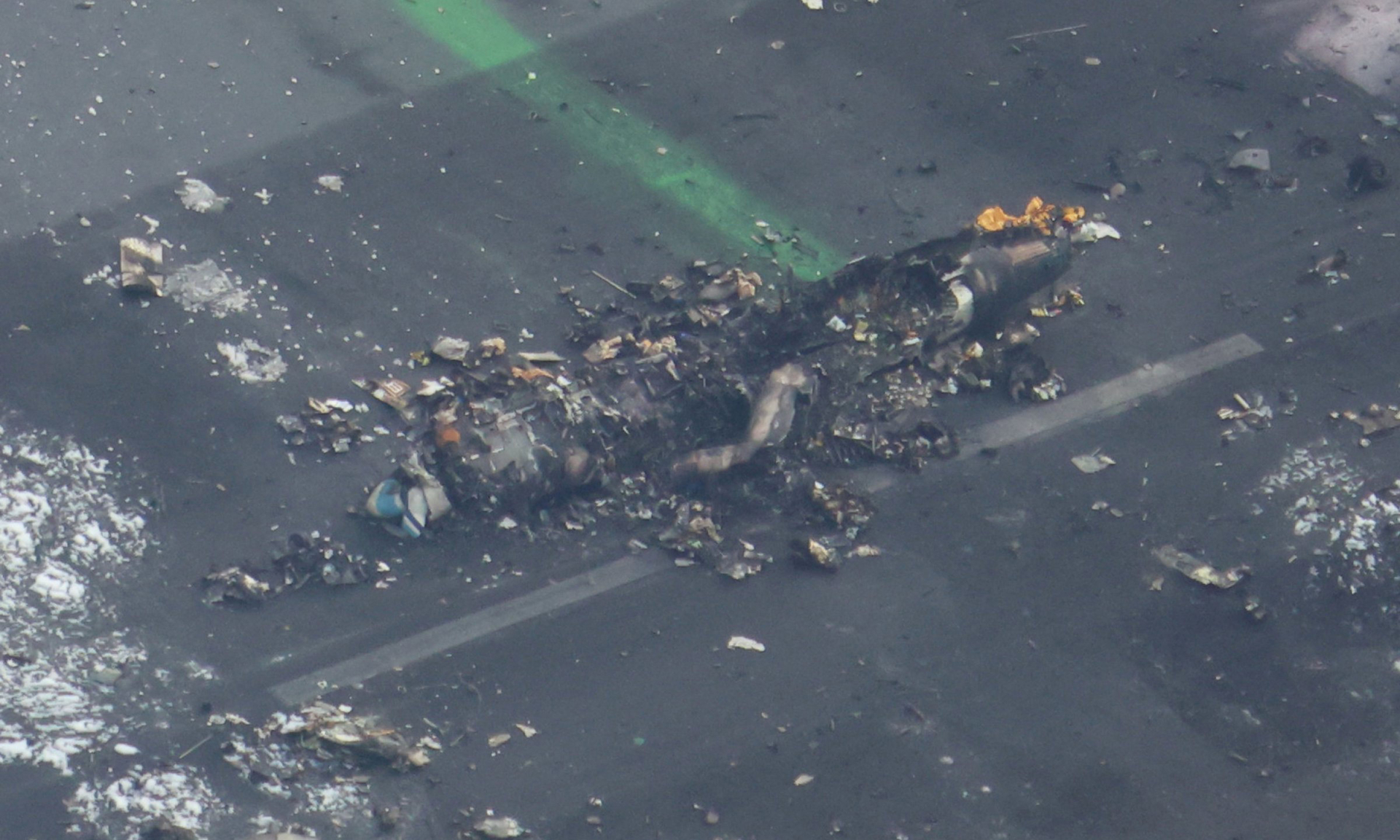 Chiếc máy bay làm nhiệm vụ đã cháy rụi, xác của 5 người trên đó được tìm thấy ở hiện trường